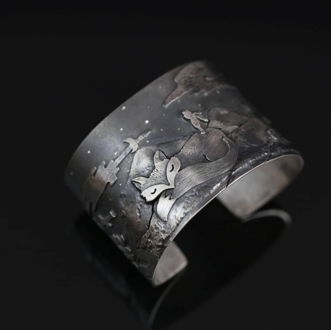 pełna srebrna bransoleta z wypukłym wzorem
